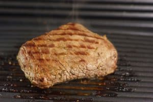Lässt sich ein Steak im Sandwichmaker zubereien?
